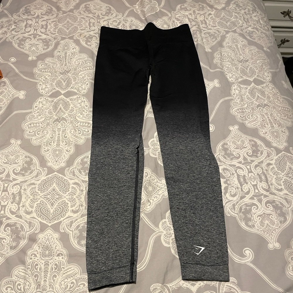 Gymshark Adapt Ombré Seamless Leggings. Color: Black. Size: Small